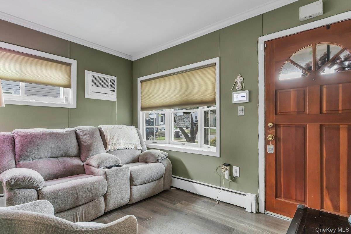 Front Entrance/Sitting Room with /Double Coat Closet