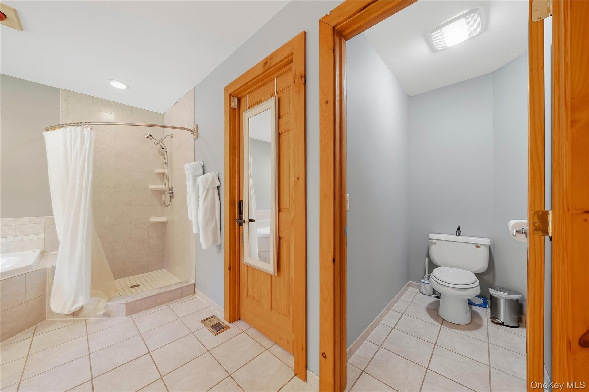 walk-in closet and separate "throne" room!