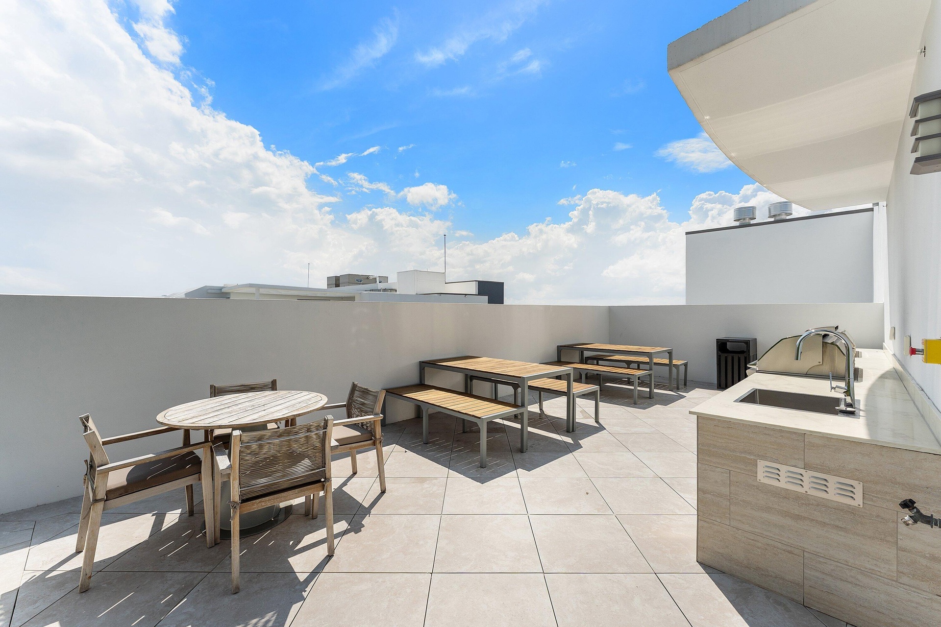 ROOF-TOP BBQ AREA