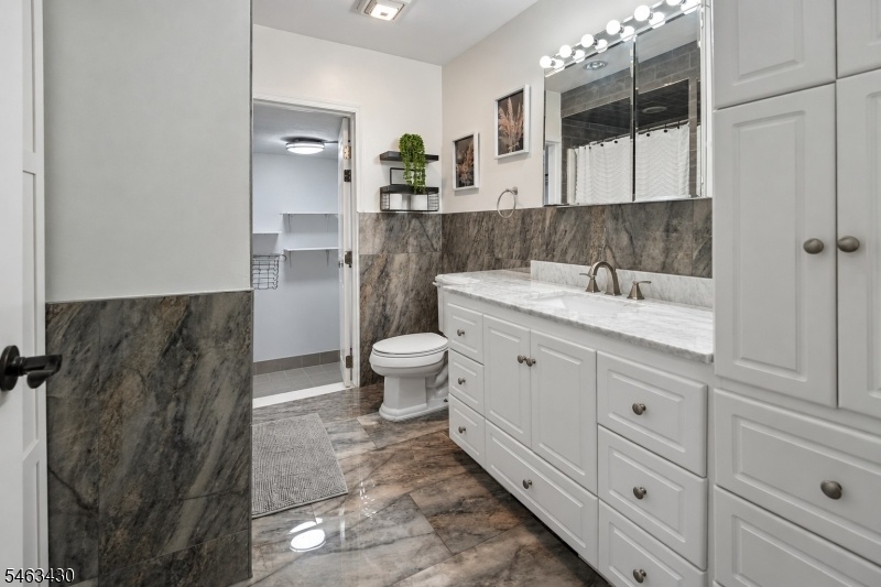 1st Floor Bath