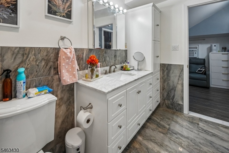 1st floor bath