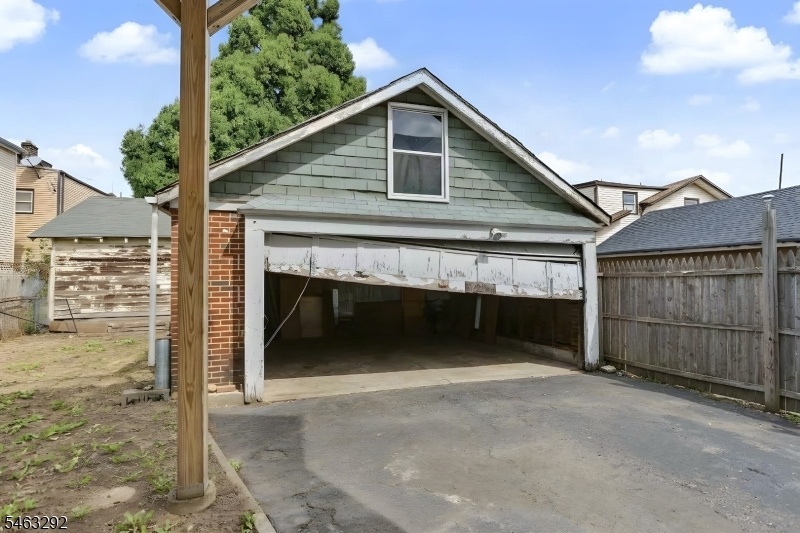Detached Garage