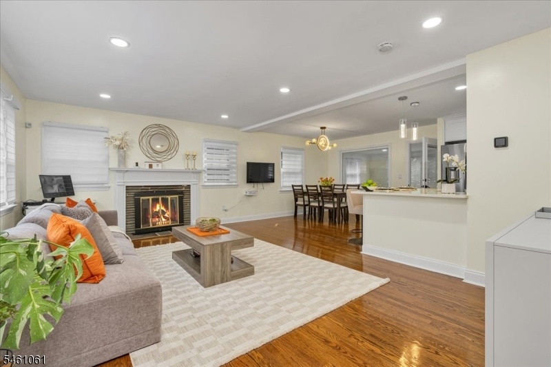 Living room/Dining Rm/Kitchen