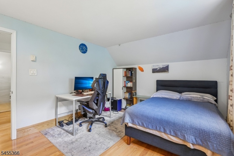 Bedroom 34 - Second Floor