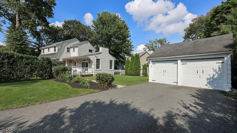 Detached 2-Car Garage