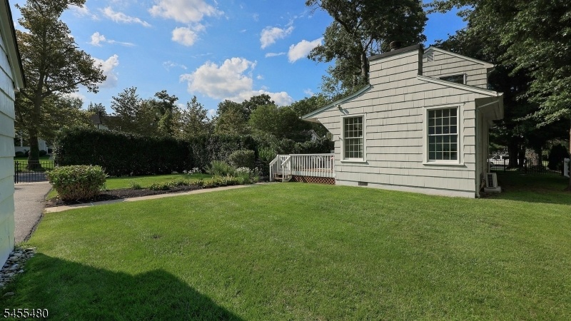 Large Side Yard