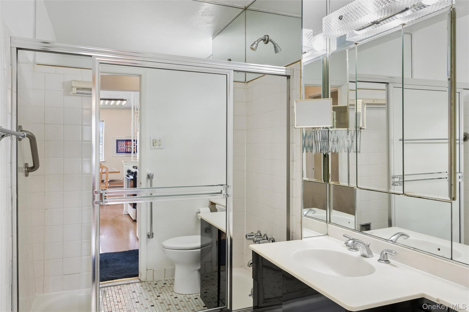 Full Bath Vented, with Tub/Shower Combination