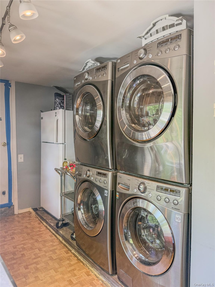 Main House laundry Room Washers & Dryers