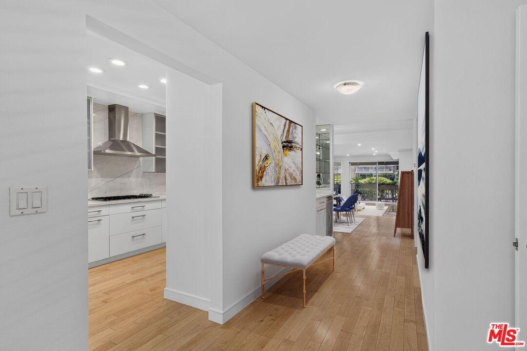 VIRTUALLY STAGED ENTRY HALL