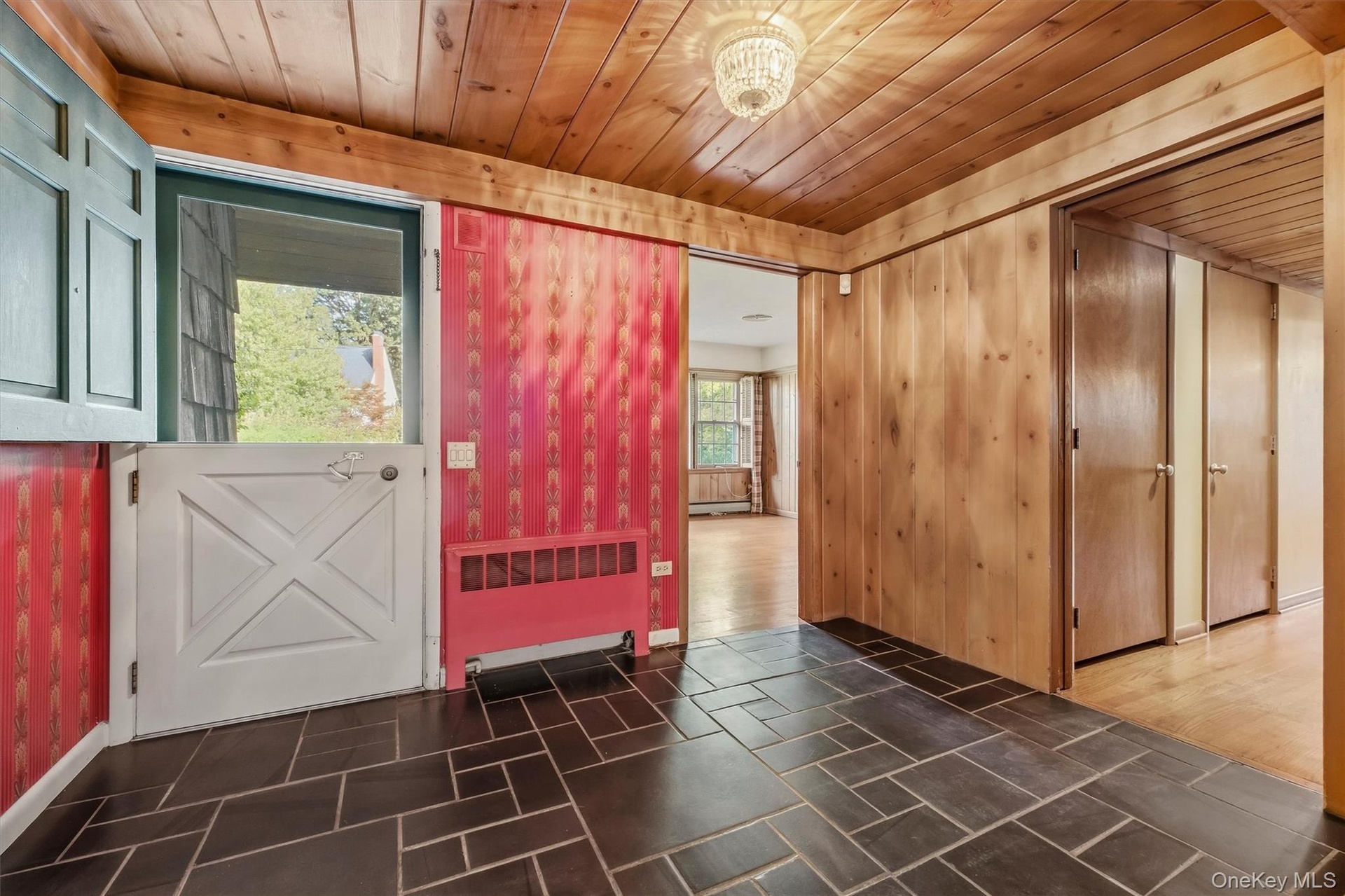 Foyer Dutch door