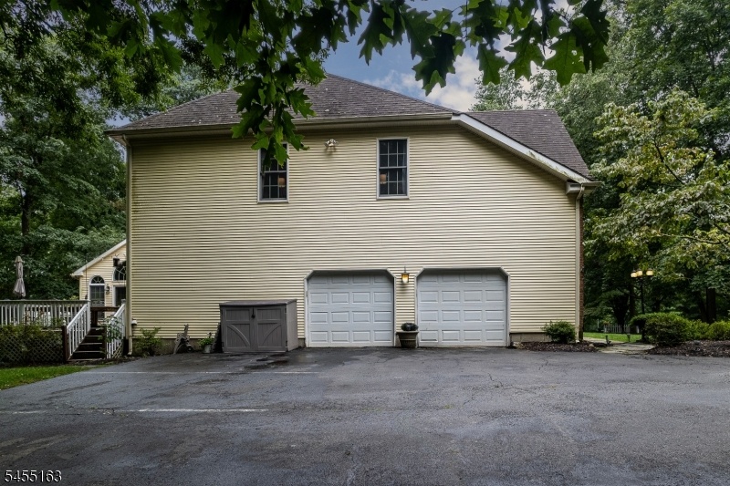 2 car garage & expnd driveway