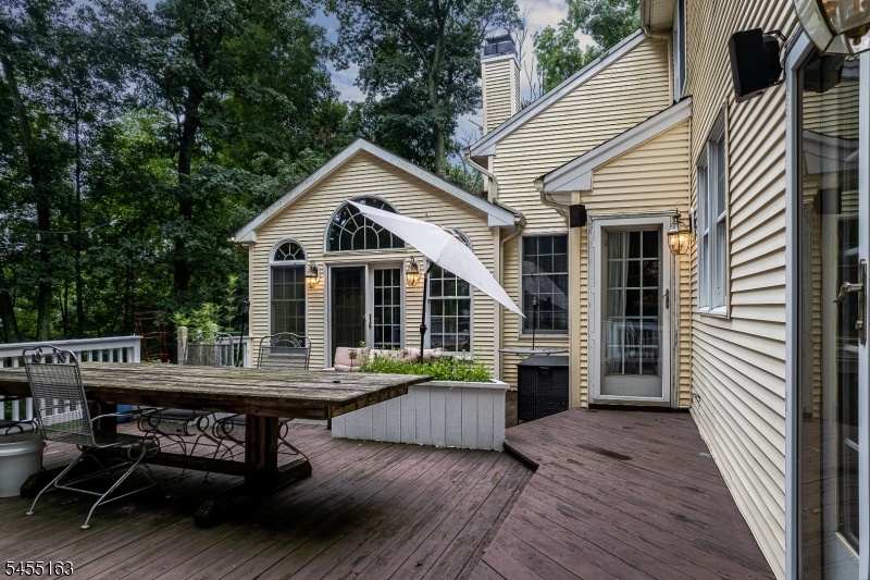 Deck to 3 entrances to home