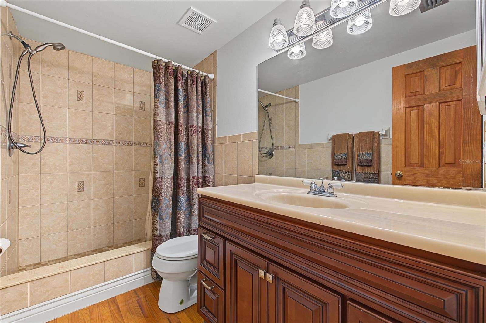 Master Bedroom Bathroom