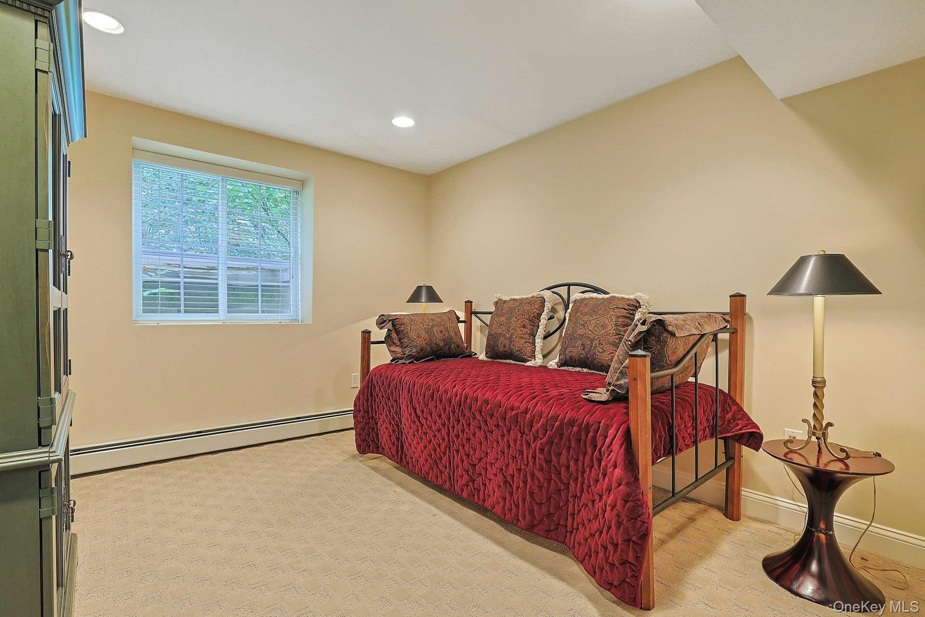 Bedroom/Bonus Room W/Large 2 Walk-in Closets, Recessed Lighting