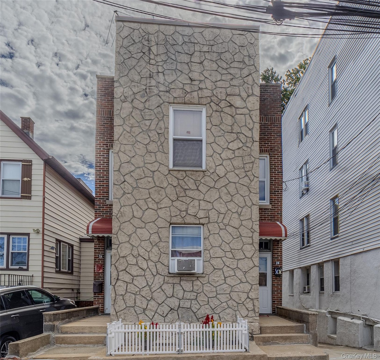26/28 Villa Ave Entrance