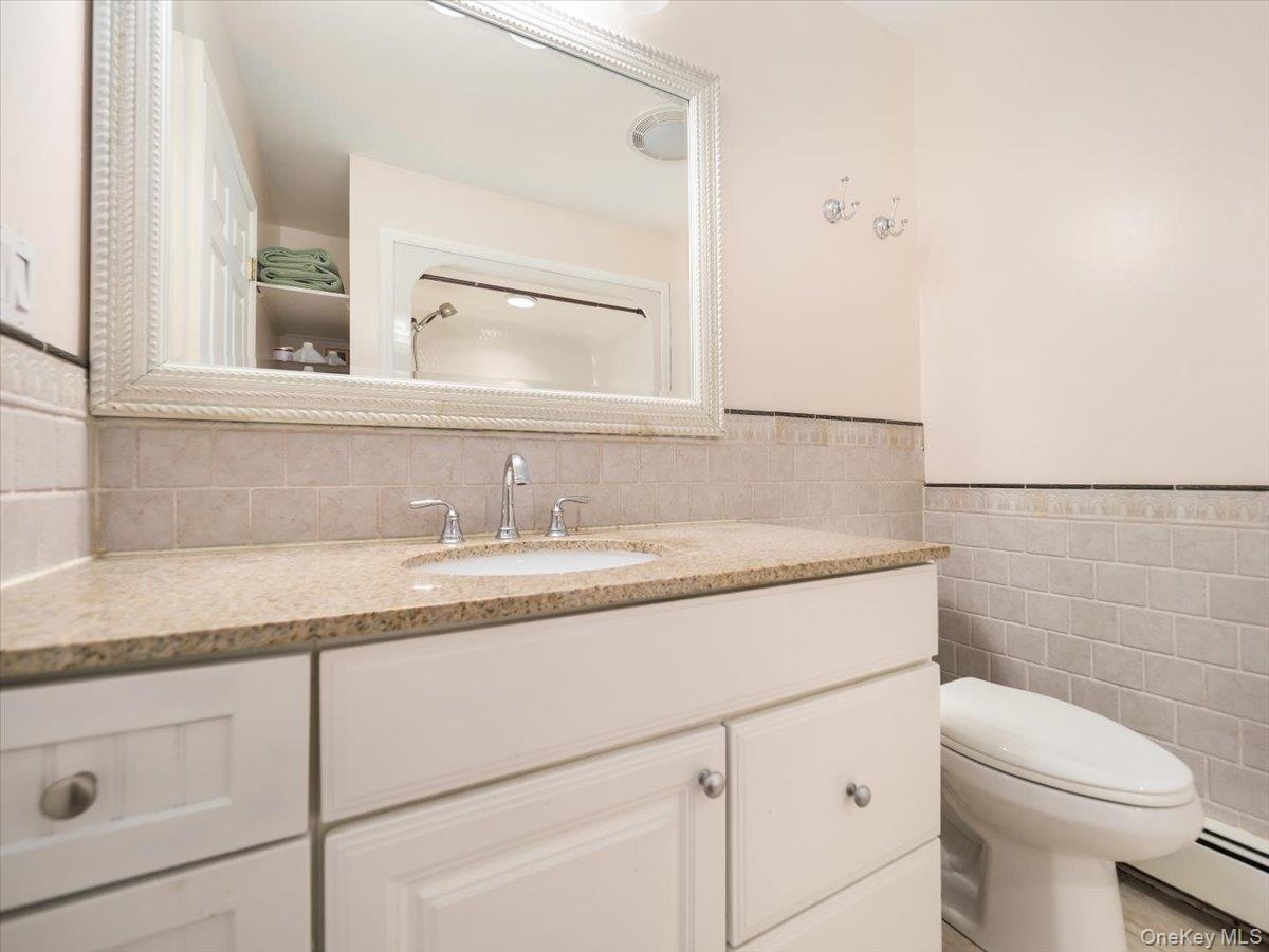 Full Hallway Bathroom