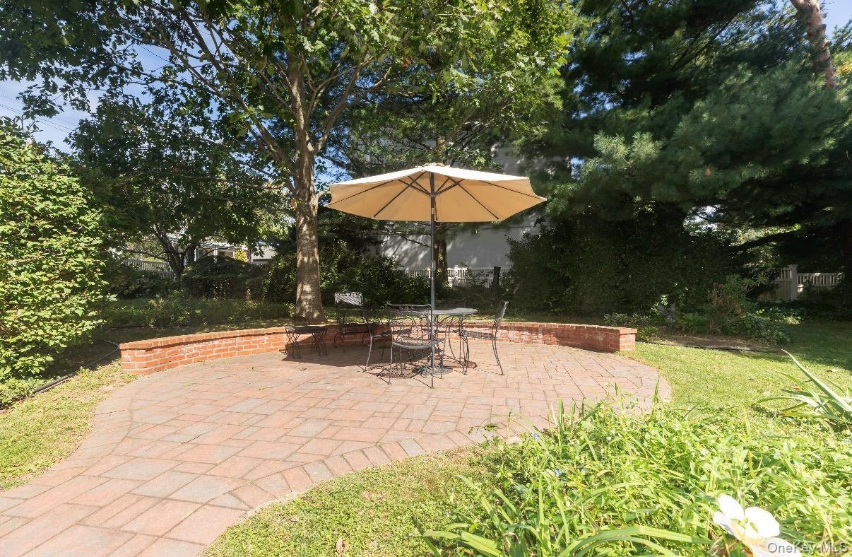 Gorgeous area to enjoy the serene environment of the yard