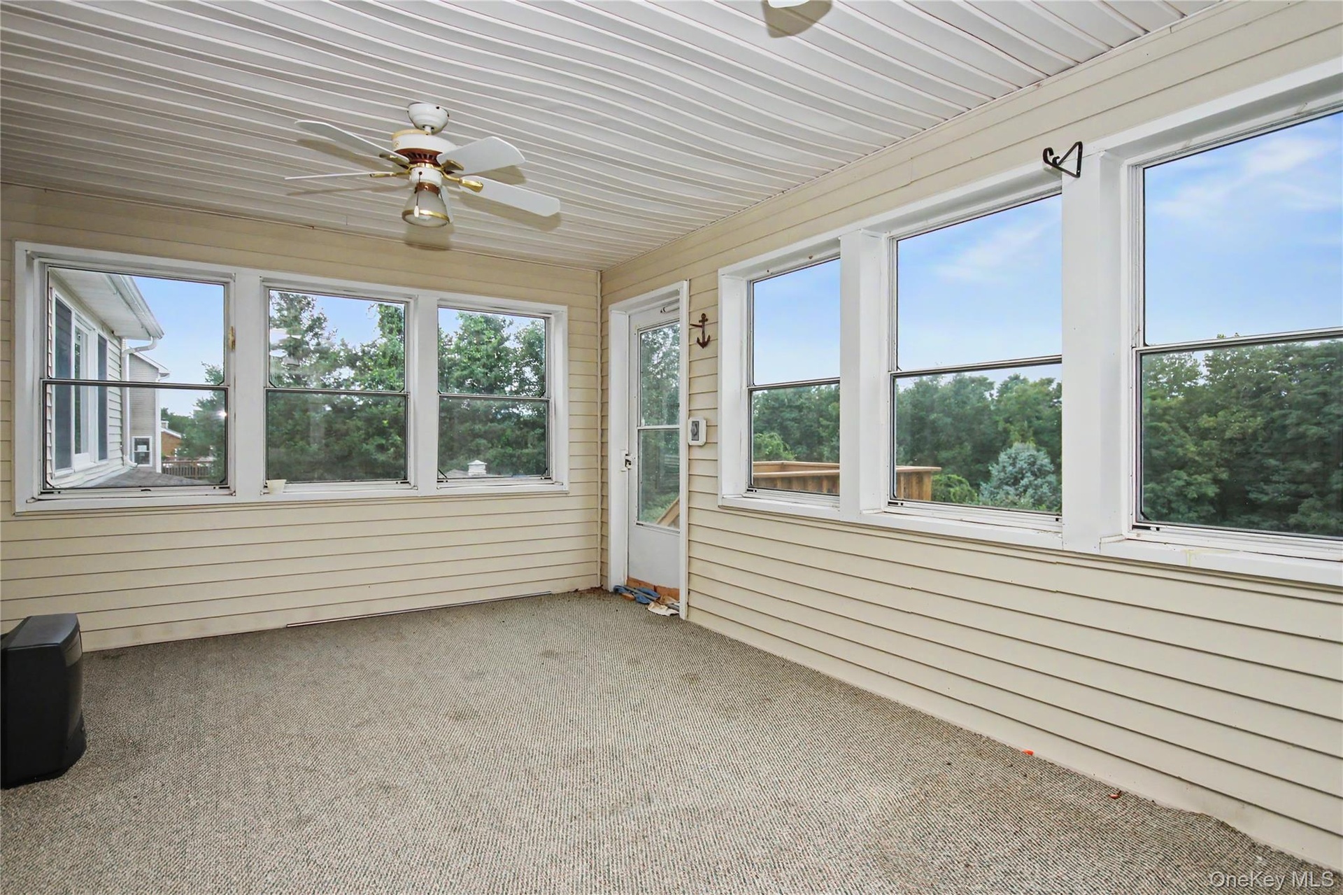 Bright Sun Room / 3 Season Room