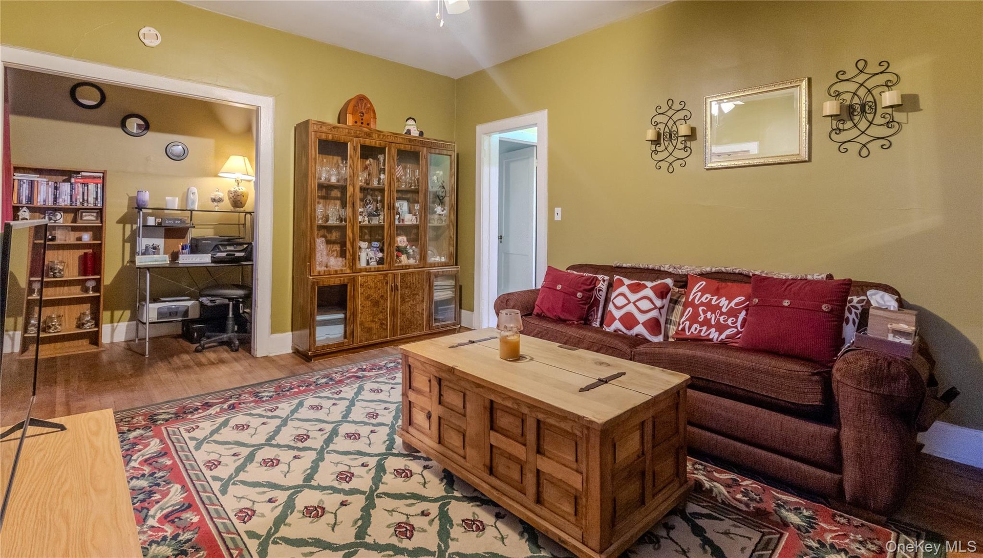 Living Room w/ bonus space
