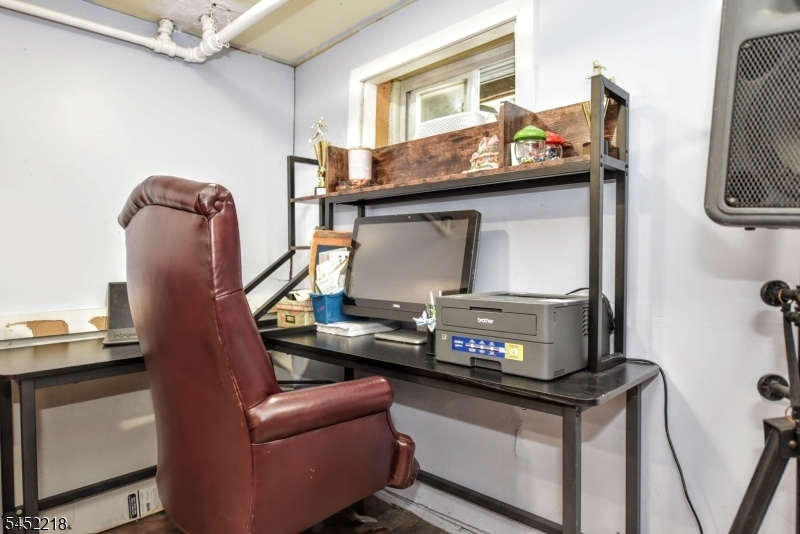 Basement with walkout access