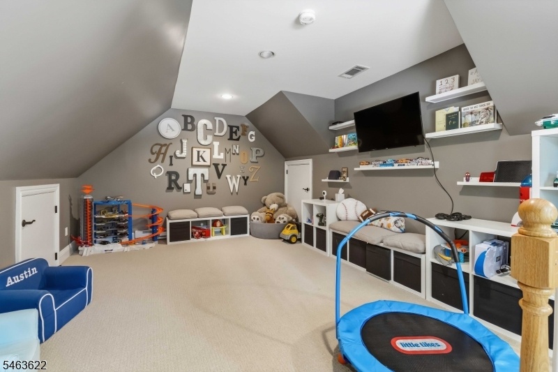 2nd Floor Bonus room