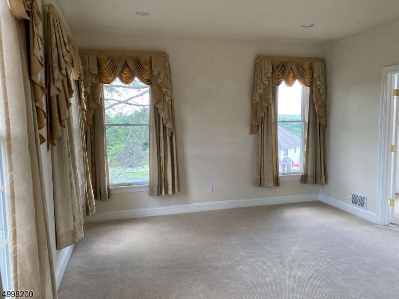 Vacant LR