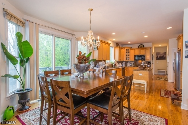 Kitchen Dining area