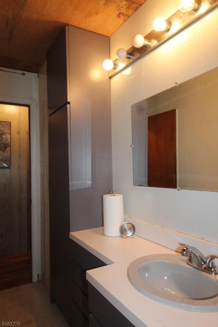 1st Floor bath