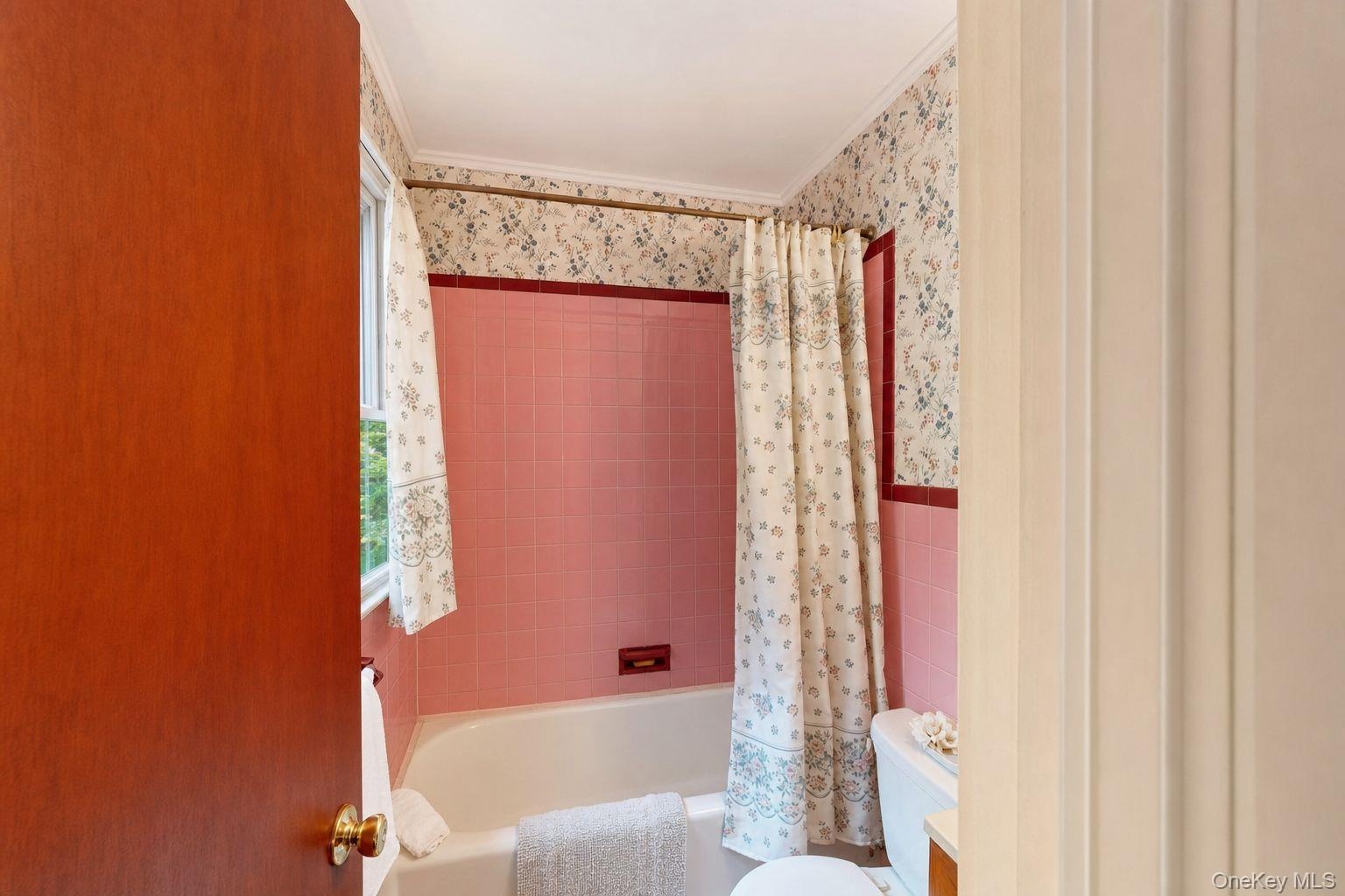 Full bathroom off Den