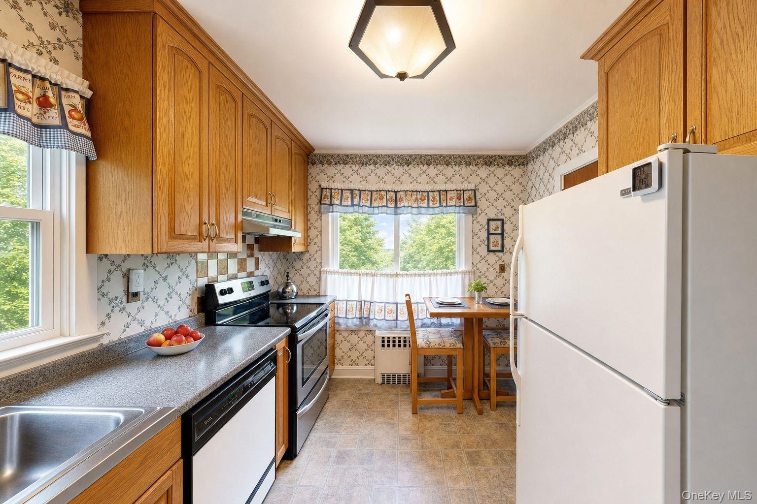 Eat-in Kitchen