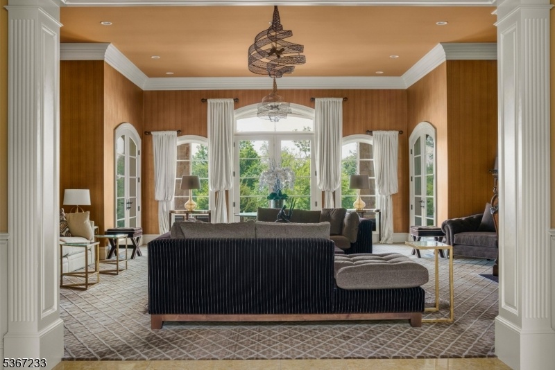 Family Room (1 of 4)