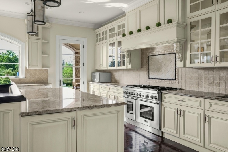 Kitchen (2 of 3)