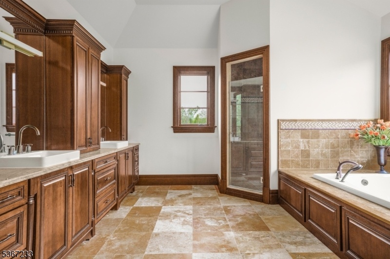 Primary Bath (2 of 2)