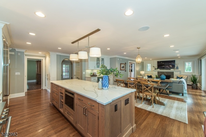 Eat-In Kitchen