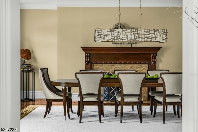 Dining Room (2 of 4)