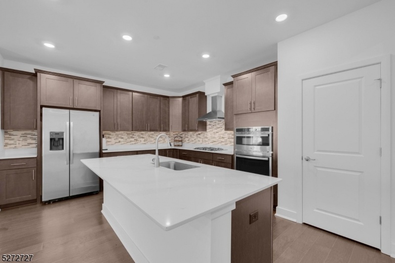 Kitchen w SS appliance/pantry