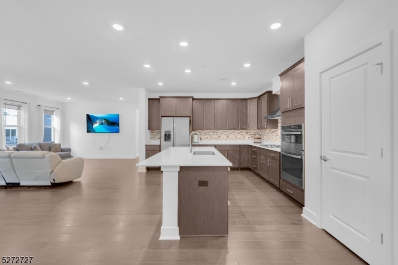 Kitchen w/ quartz counters