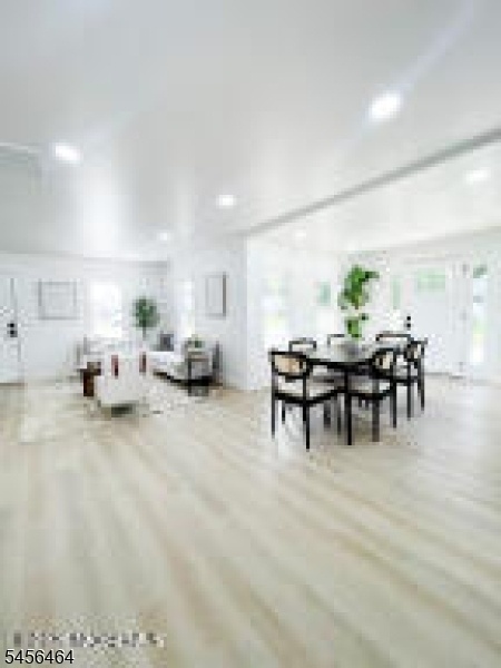 LIVING/DINING ROOM