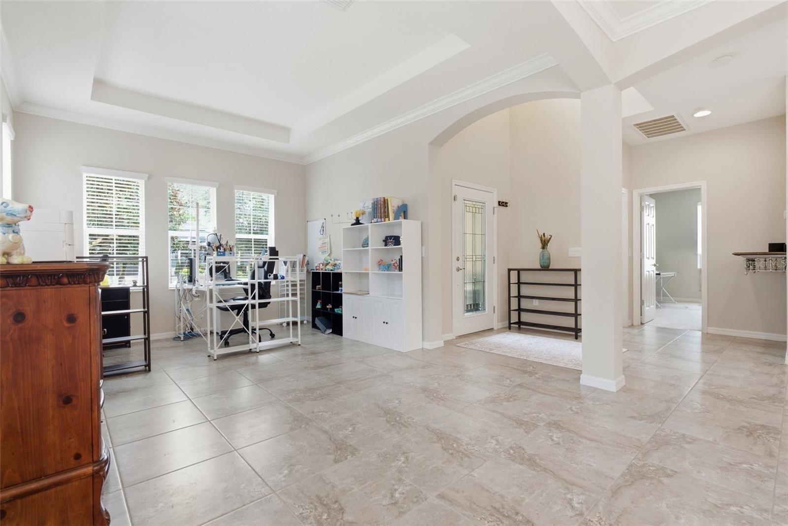 Flex space/sitting room