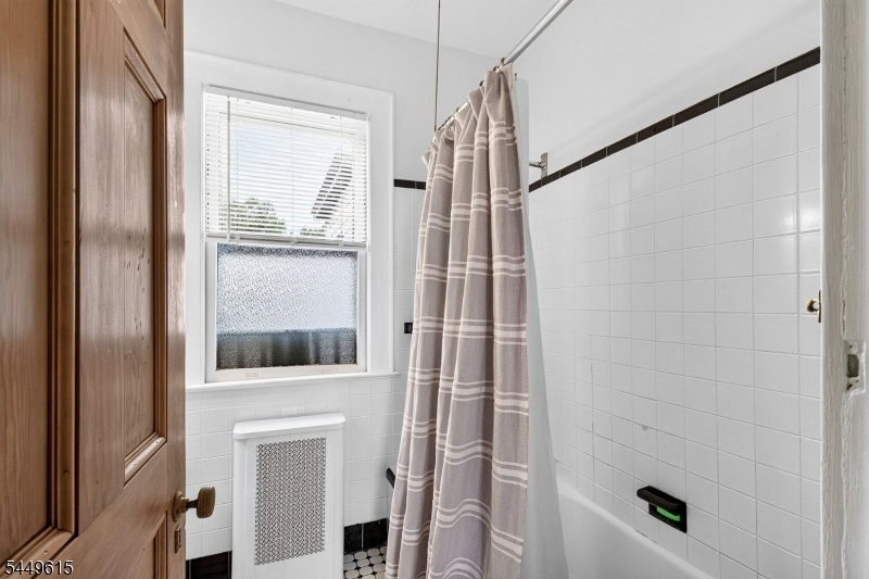 Main Bathroom - Shower