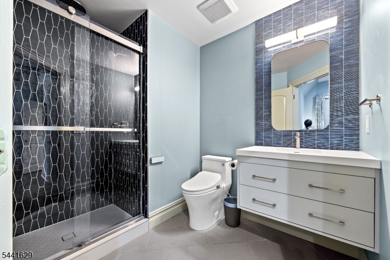 Bedroom 2 Ensuite Bath
