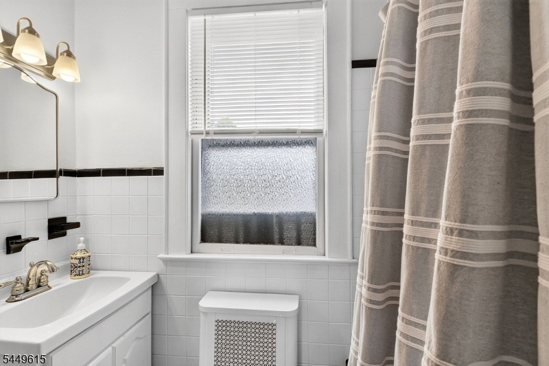 Main Bathroom - Sink
