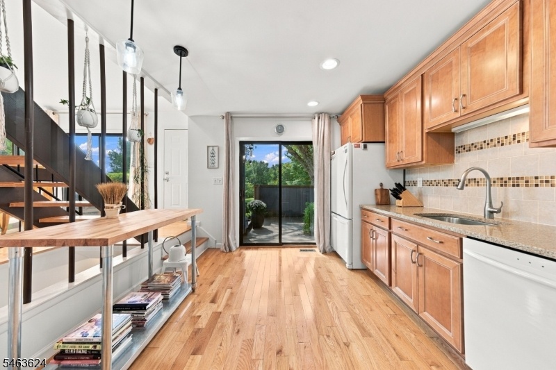 Eat-in Kitchen
