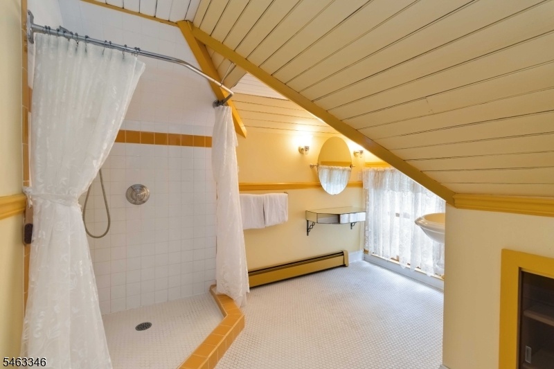 3rd Floor Full Bath