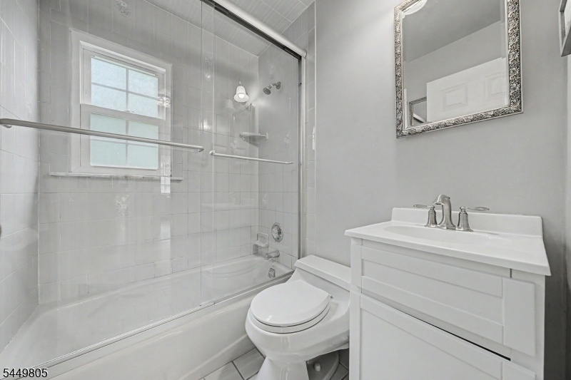 Upstiars bathroom