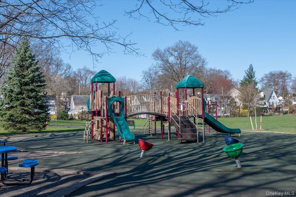 Florence Park is a village park located in the neighborhood  with basketball courts, tennis courts, 1/3 mile jogging/walking path around park, and pla
