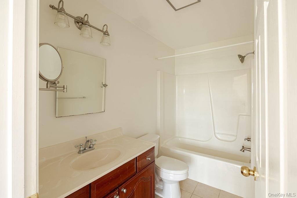Shared guest bath
