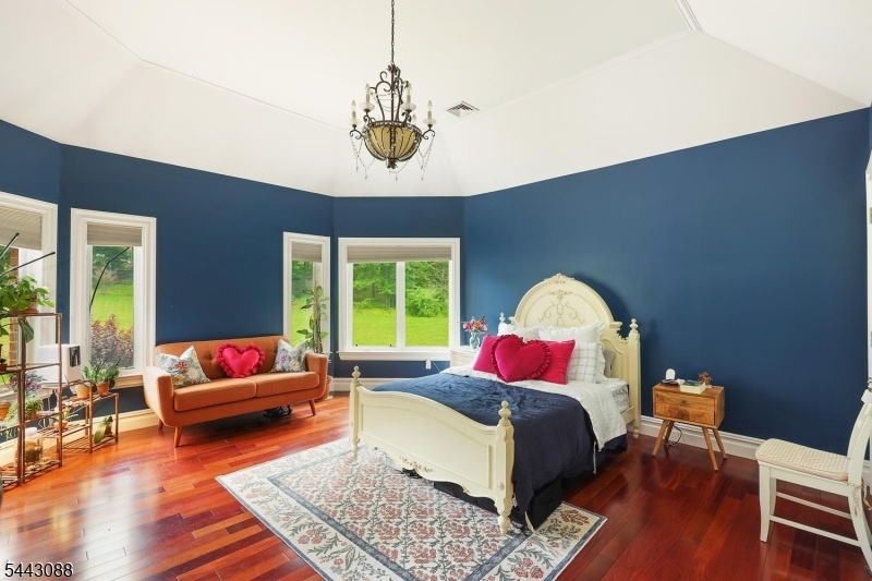5th Bedroom Suite