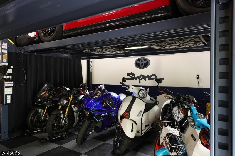 3 car Oversized Garage
