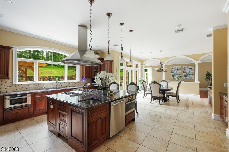 Large Eat in Kitchen